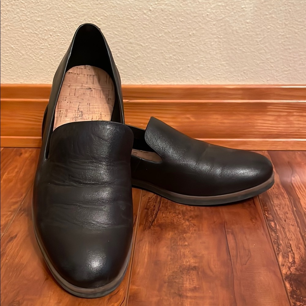Kork-Ease Black Leather Loafers with Timeless Design size 7M